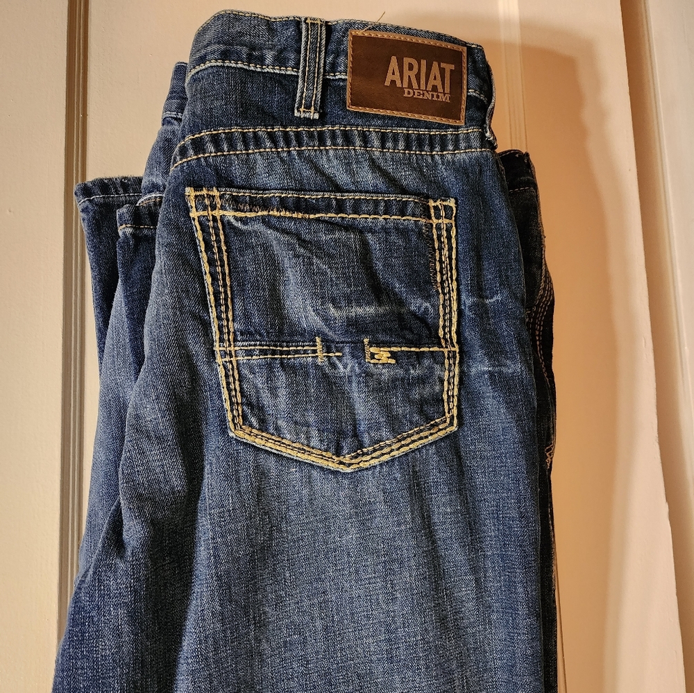 Mens Ariat blue jeans 40x30 like new